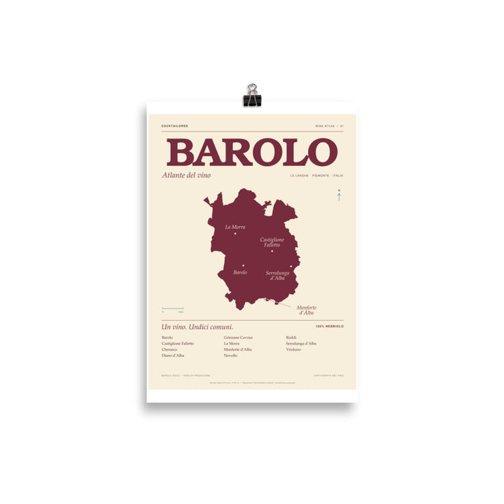 Barolo DOCG-vinkort som plakat i vinrød og creme med italiensk typografi og bynavne, 21 × 30 cm