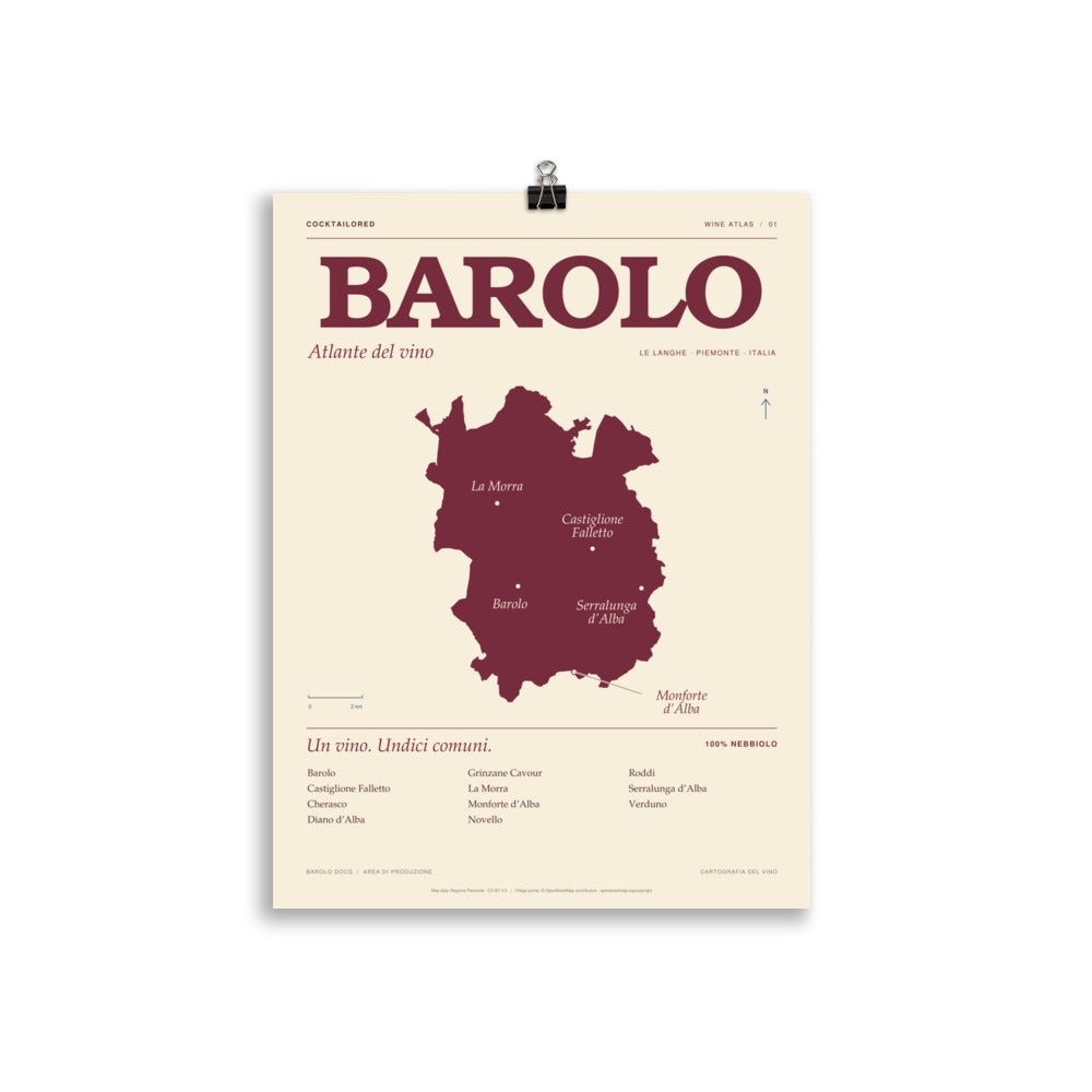 Barolo DOCG-vinkort som plakat i vinrød og creme med italiensk typografi og bynavne, 30 × 40 cm